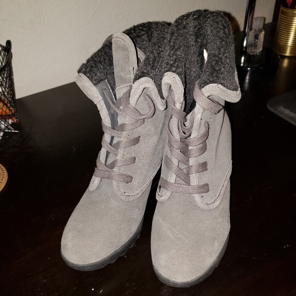 White mountain fur lined grey boots NWOT